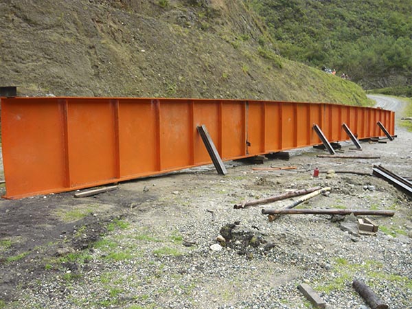 Fabricación y montaje de estructuras metálicas para puentes